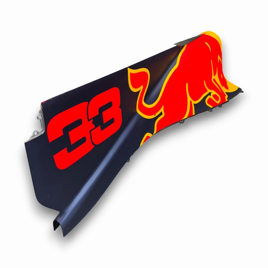 Max Verstappen RB13 Race-Used Enginecover Red Bull Racing 2017 - Image 3