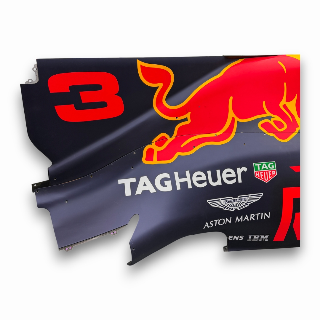Daniel Ricciardo RB13 Race-Used Clamshell Red Bull Racing 2017 - Image 5